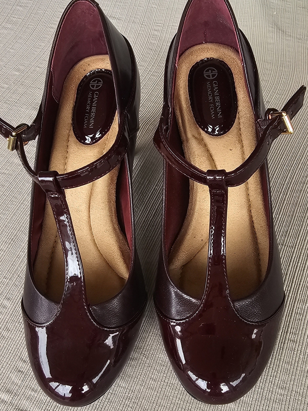 Giani Bernini Women's Burgundy Patent T-Strap Flats